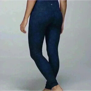 Lululemon Geometric Cropped Leggings Navy Size 4